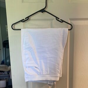 Alfred Dunner White Capris Lightweight and Crisp